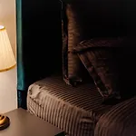 New Luxury City Center Studio