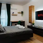 New Luxury City Center Studio